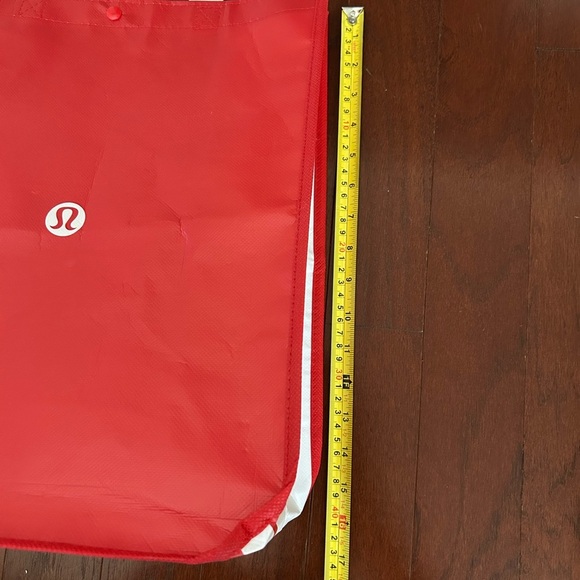 Two Lululemon Reusable Totes Red/black White
Classic Shopping Bag Snap Closure - Picture 4 of 10